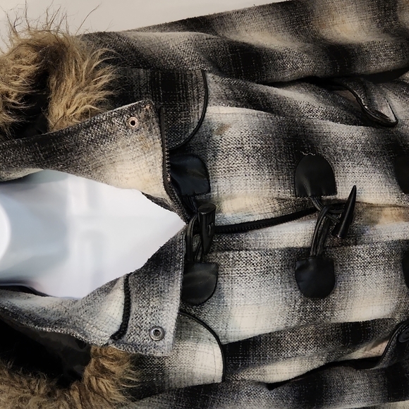 LAST Kiss Flannel Faux Fur Trimmed Hooded Jacket - Picture 2 of 9